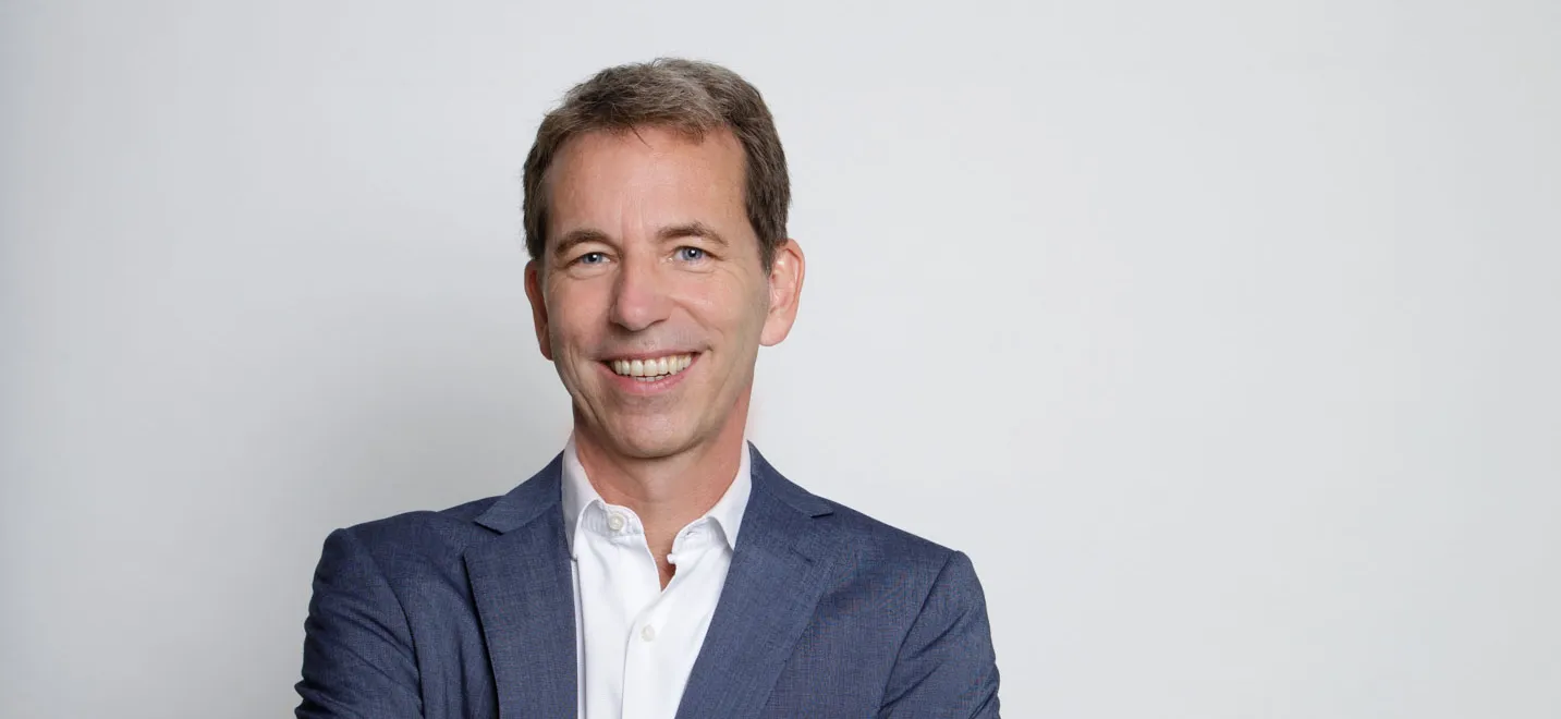 Ralf Holtkamp im blauen Sakko – Gründercoaching Berlin